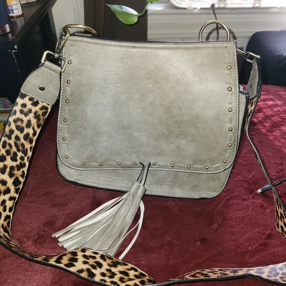 Elegant Shoulder Bag with Leopard Strap